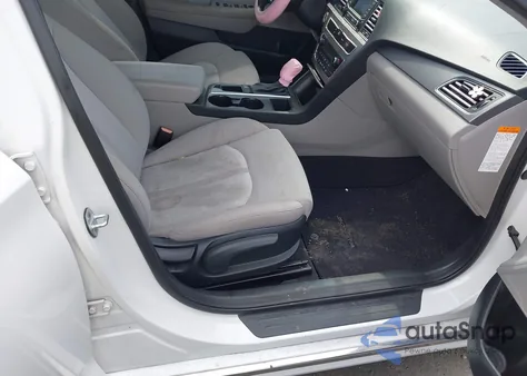 2016 Hyundai Sonata Hybrid/Se from USA, damaged, VIN KMHE24L16GA038859